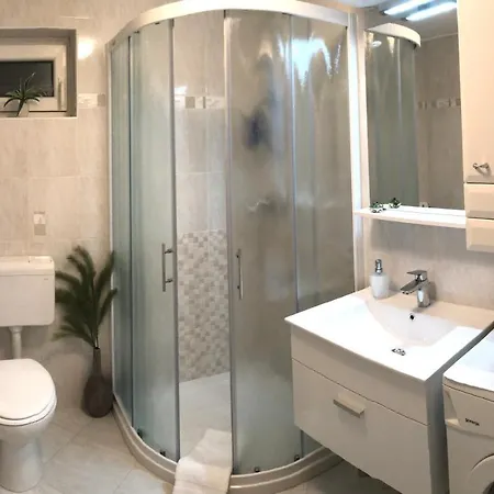 Luxury דירה